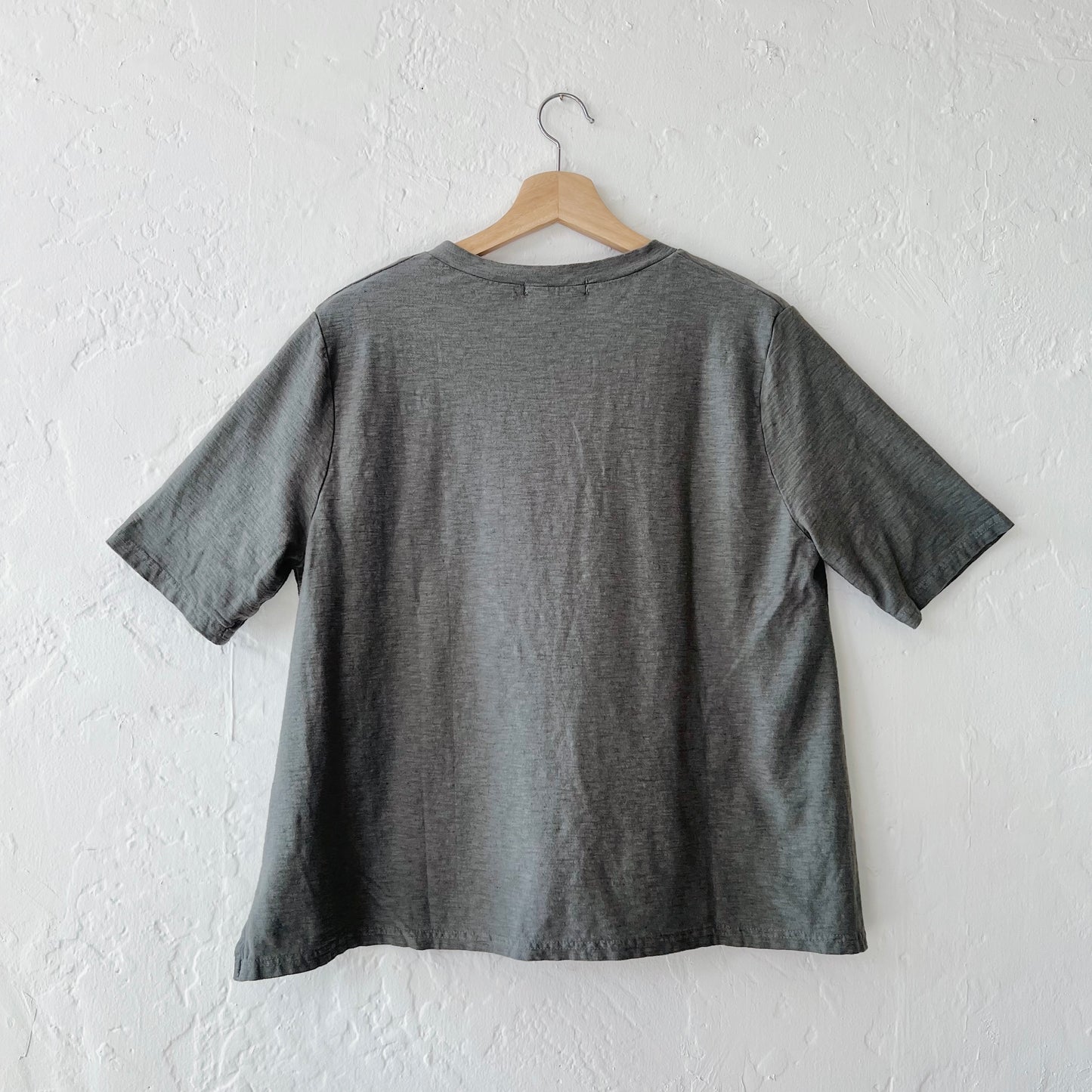 Cut Loose | V-Neck Elbow Sleeve Top in Clay