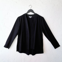 Load image into Gallery viewer, Core Travel Easy Jacket in Black