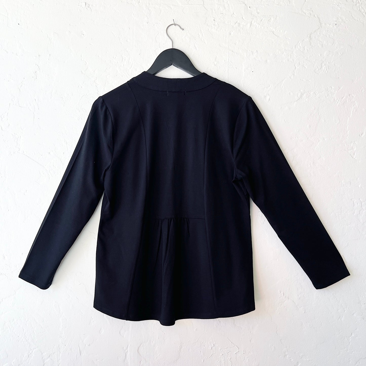 Core Travel Easy Jacket in Black