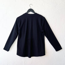 Load image into Gallery viewer, Core Travel Easy Jacket in Black