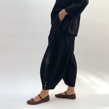 Load image into Gallery viewer, Eleven Stitch | Doreen Pant in Black