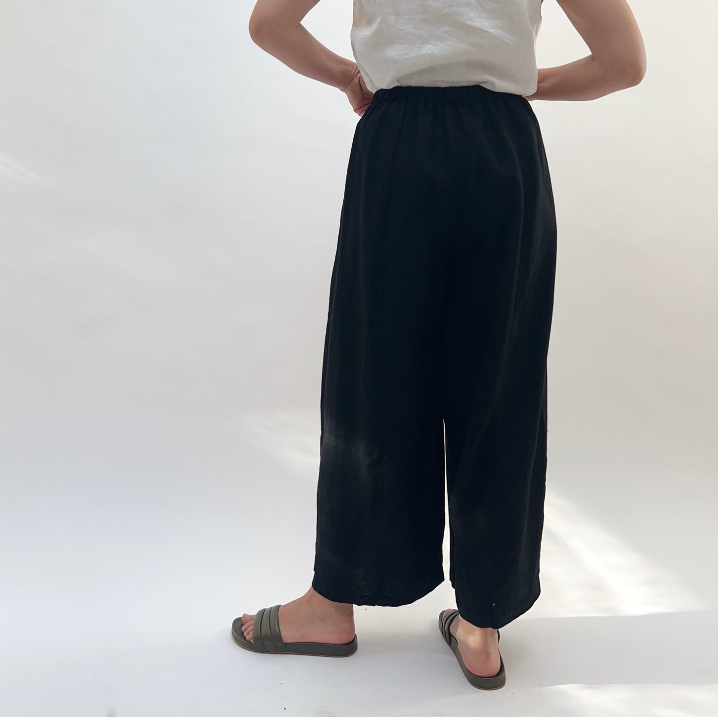 Eleven Stitch | Linen One Pocket Pant in Black
