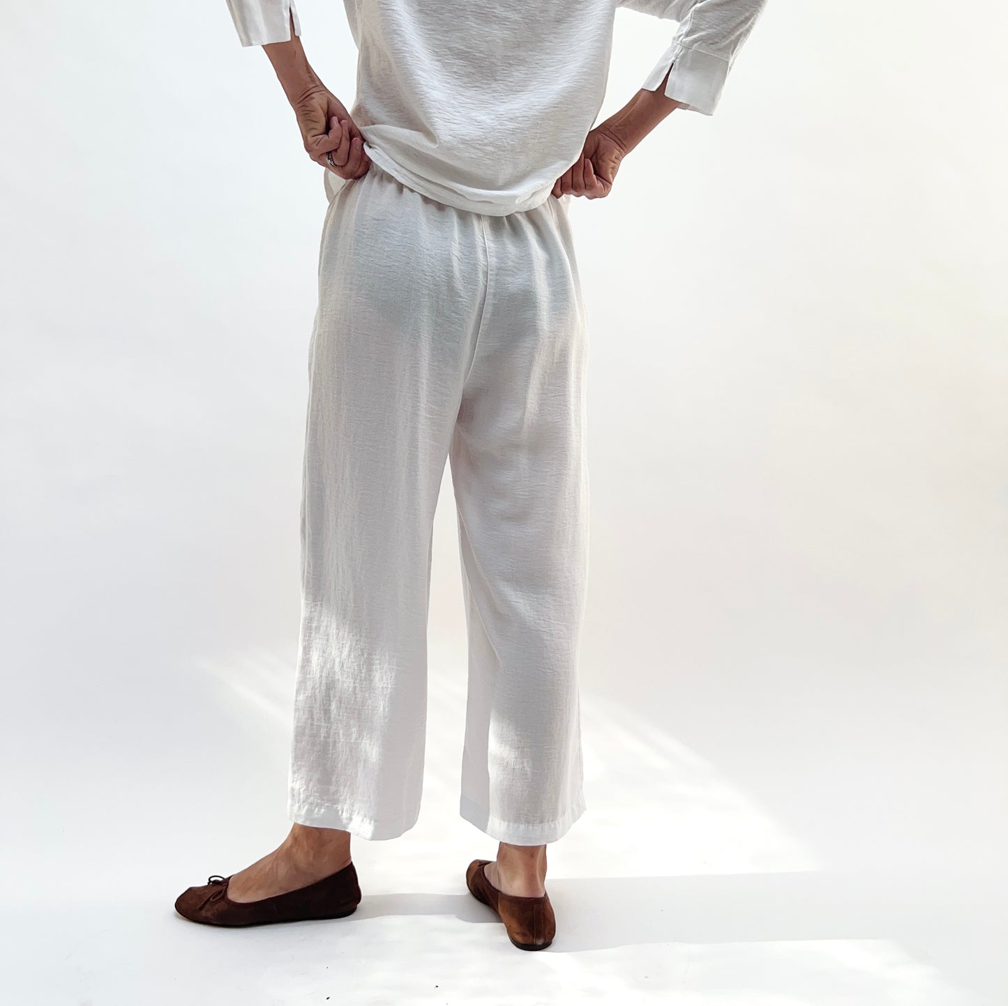 Eleven Stitch | Crinkle Travel Summer Crop Pant in Chalk