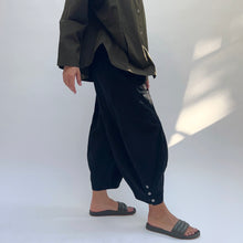 Load image into Gallery viewer, Eleven Stitch | Doreen Pant in Black