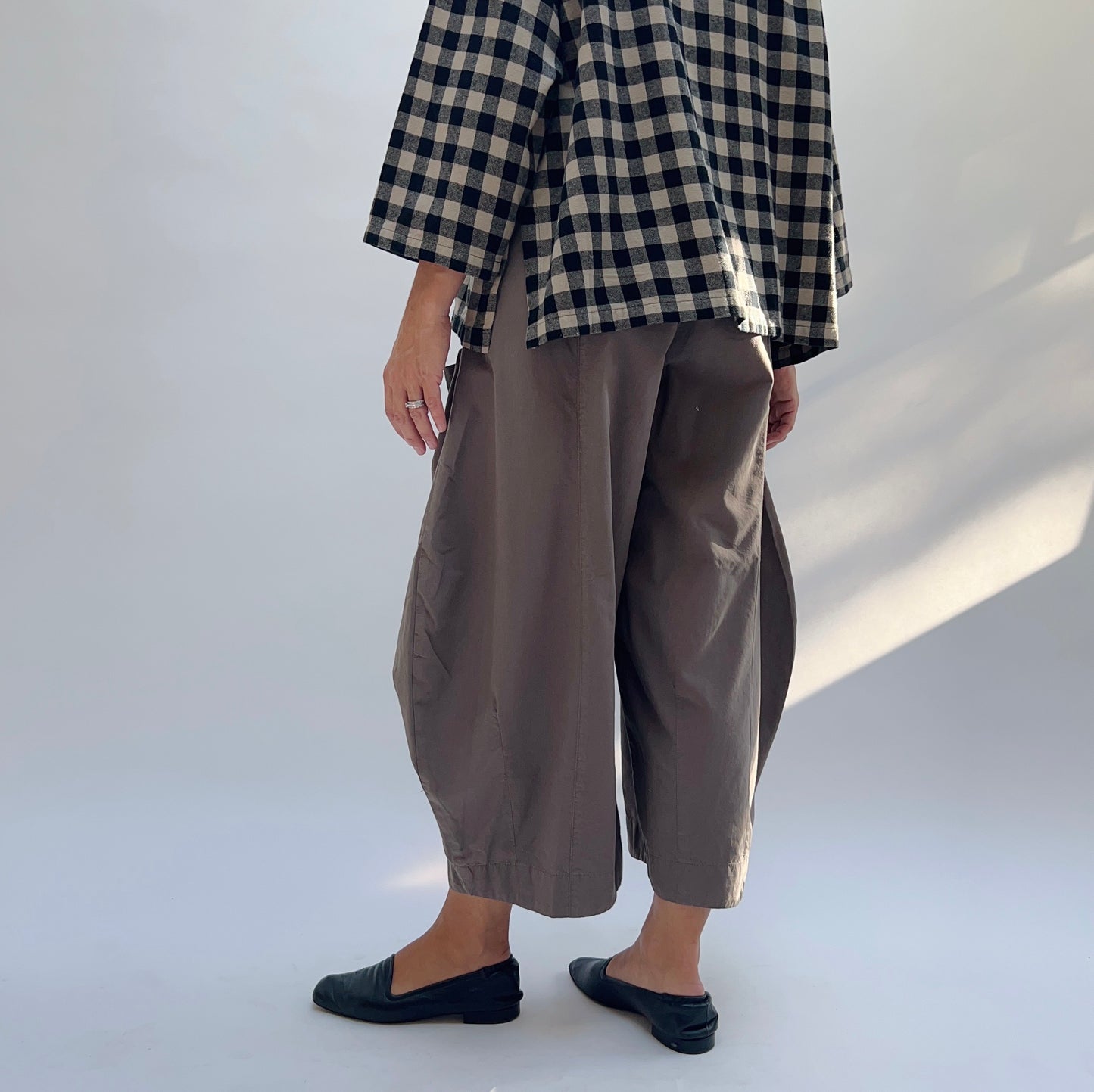 Eleven Stitch | Double Pocket Cotton Pant in Clove