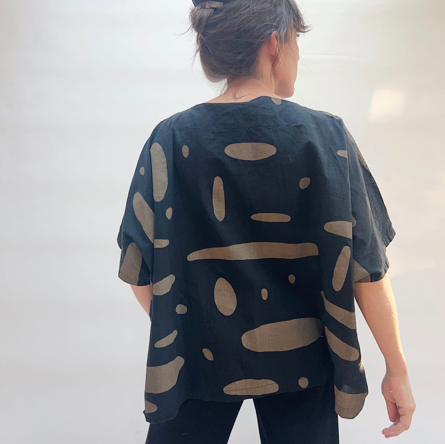 Pebble Box Top in Black