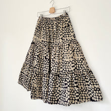 Load image into Gallery viewer, Fahari Bazaar | Sula Skirt in Dots Print
