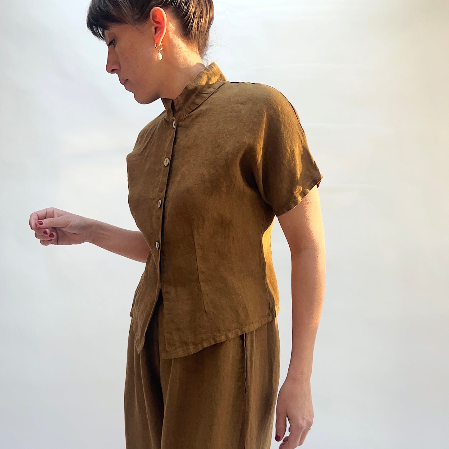 Short Sleeved Collared Button Down in Quinquina