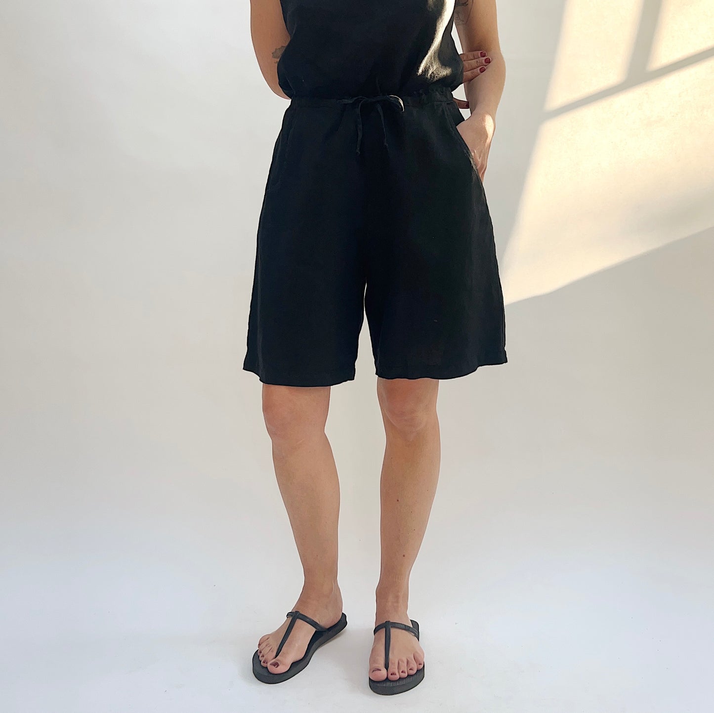 Linen Sasha Short in Black
