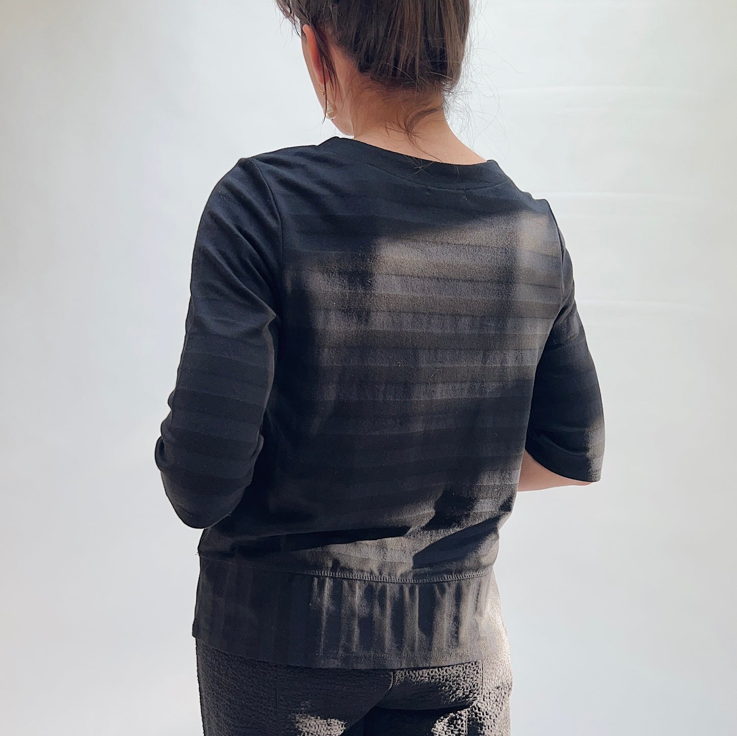 Shadow Stripe Elbow Sleeve Top in Black
