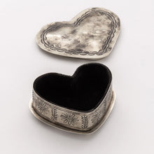 Load image into Gallery viewer, Silver Corazon Keepsake Box