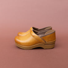 Load image into Gallery viewer, side view dansko honey professional clog