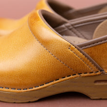 Load image into Gallery viewer, close up view dansko honey professional clog