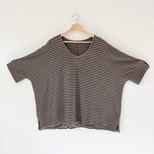 Load image into Gallery viewer, Cut Loose | V-Neck Top in Saddle Stripe

