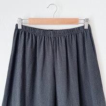 Load image into Gallery viewer, Cut Loose | Cropped Pant with Darts in Anthracite Mini Check
