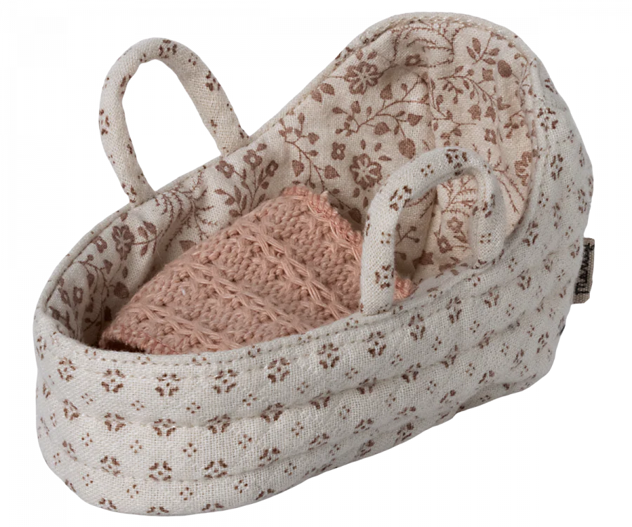 Maileg | Baby Mouse Carry Cot