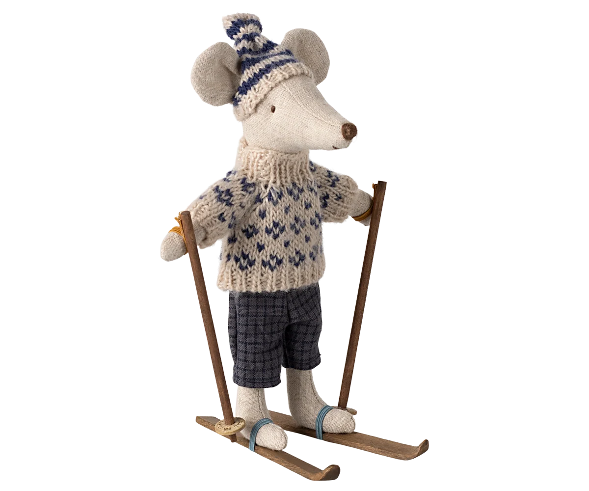 Maileg Winter Mouse Ski Dad — full front view of linen mouse doll wearing a striped knit pompom hat, cream and navy Fair Isle sweater, dark gingham shorts, and wooden skis with poles

