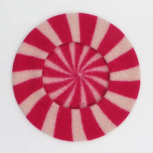 Load image into Gallery viewer, Berlingot Beret in Ecru and Fuchsia
