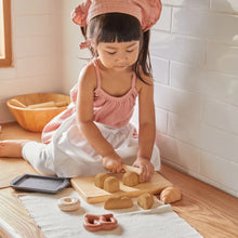 Load image into Gallery viewer, Plan Toys | Bread Set

