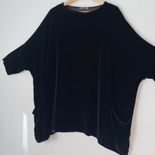 Load image into Gallery viewer, Cut Loose | Velvet Two Pocket Pullover in Black
