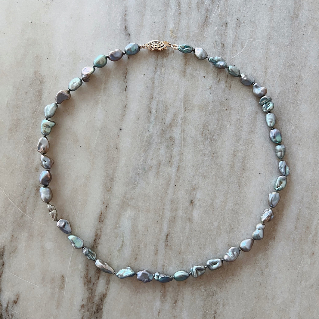 Dotter | Iridescent Grey Pearl Necklace