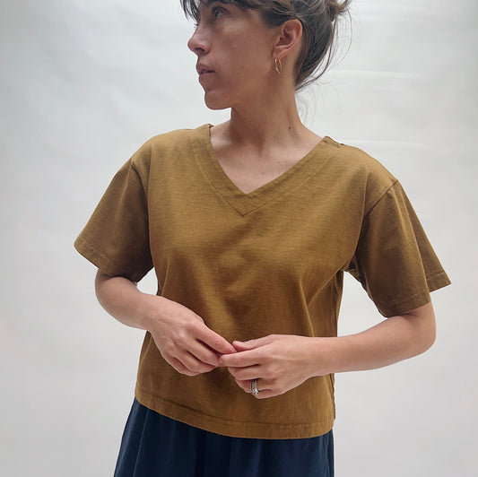 Pacific Cotton | Crop V-Neck in Quinquina