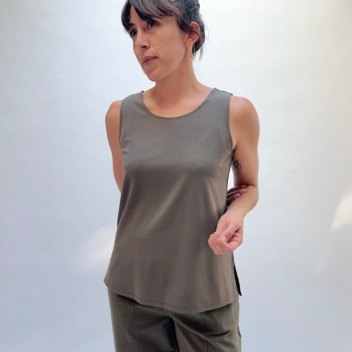 Habitat Core Travel Easy Tank in Umber, front view showing the longline silhouette, scoop neckline, and side slit hem
