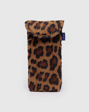 Load image into Gallery viewer, Baggu | Puffy Glasses Sleeve in Leopard
