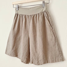 Load image into Gallery viewer, Cut Loose | Linen Shorts in Rye
