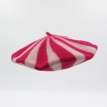 Load image into Gallery viewer, Berlingot Beret in Ecru and Fuchsia

