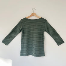 Load image into Gallery viewer, Cut Loose | 3/4 Sleeve Boatneck Tee Shirt in Thin Myrtle Stripe
