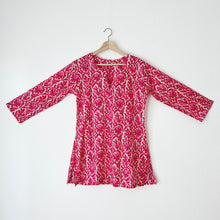 Load image into Gallery viewer, Dolma | Aurora Cotton Tunic in Berry
