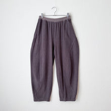 Load image into Gallery viewer, Kleen | Crop Pant in Granite
