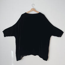 Load image into Gallery viewer, Cut Loose | Velvet Two Pocket Pullover in Black
