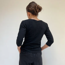 Load image into Gallery viewer, Cut Loose | 3/4 Sleeve Tuck Front Linen Blend Top in Black
