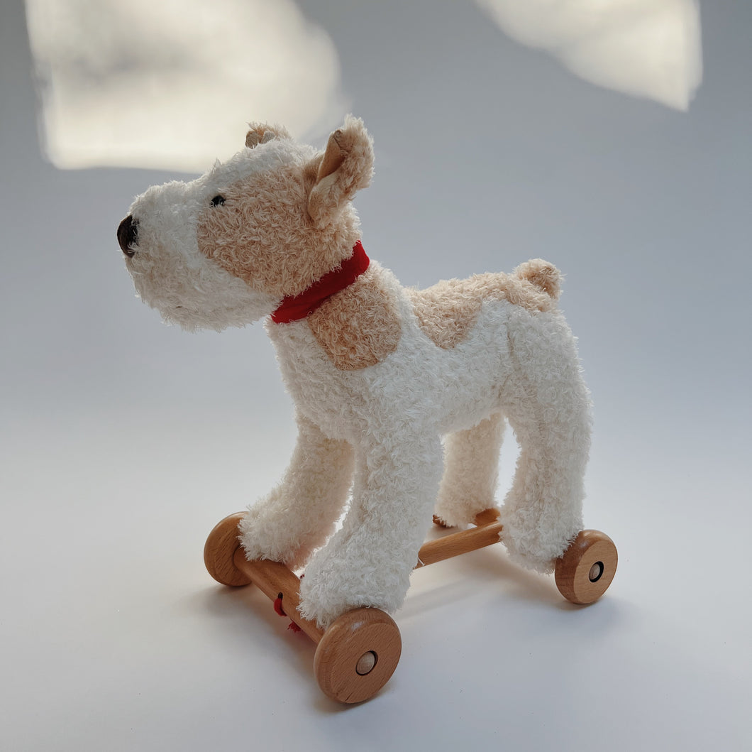 Egmont | Eliot Pull-Along