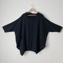 Load image into Gallery viewer, Cut Loose | 3/4 Sleeve Cowl Neck Traveler Pocket Pullover in Black
