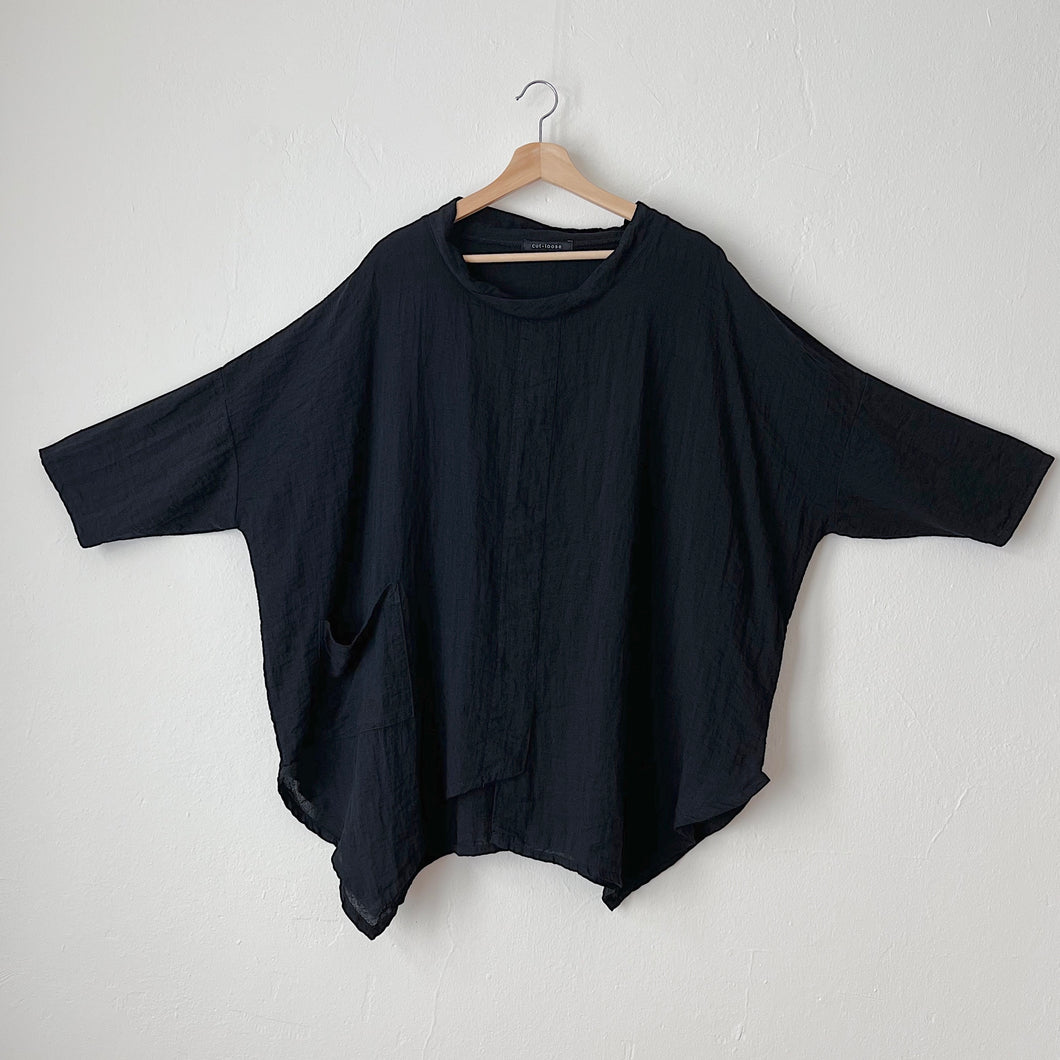 Cut Loose | 3/4 Sleeve Cowl Neck Traveler Pocket Pullover in Black