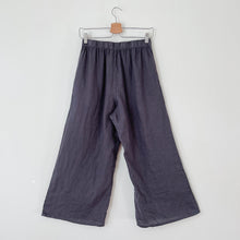 Load image into Gallery viewer, Cut Loose | Hanky Linen Full Crop Pant in Anthracite
