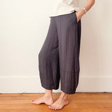Load image into Gallery viewer, Eleven Stitch | Tucked Hem Pant in Charcoal
