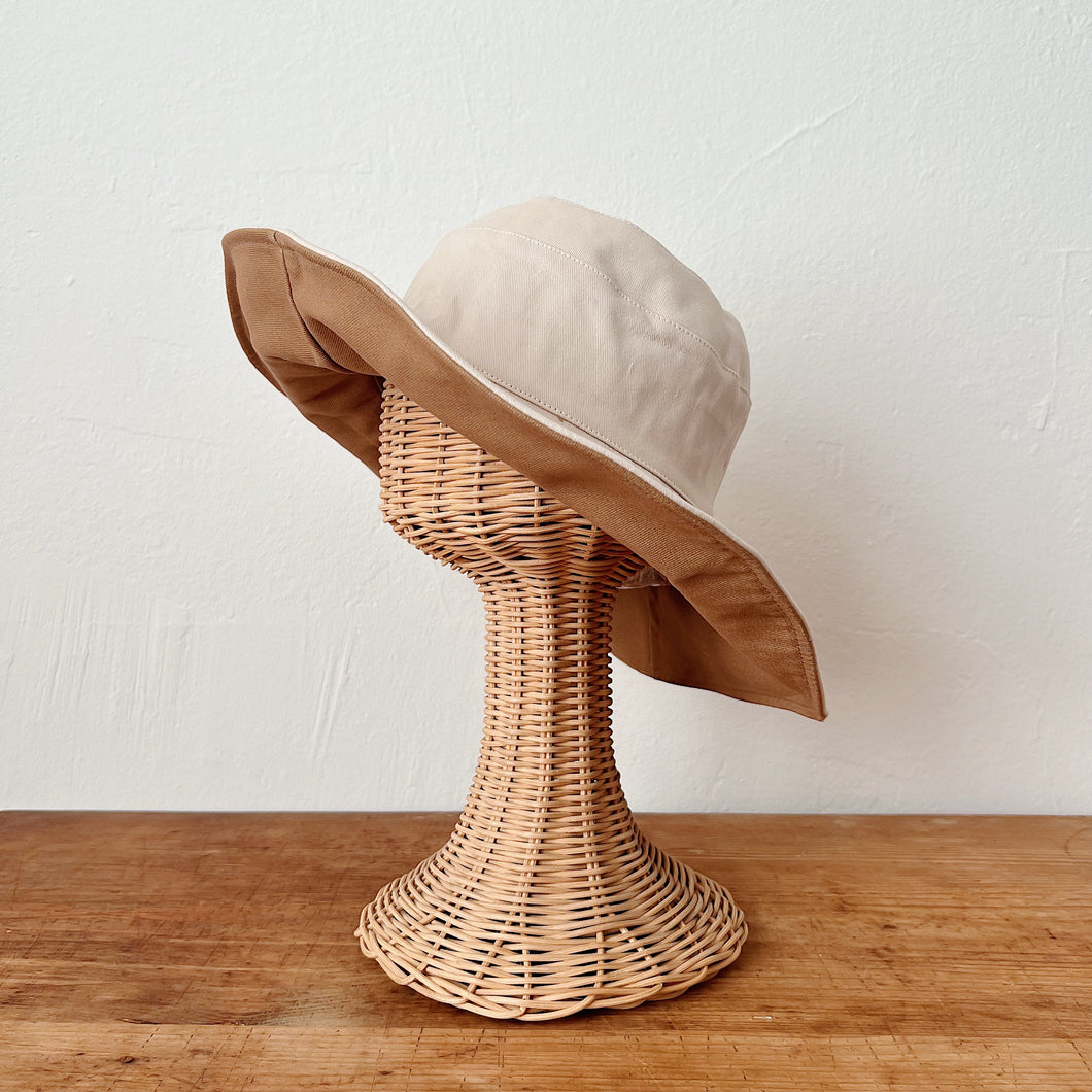 Cotton & Linen Wide Brim Hat in Reversible Beige
