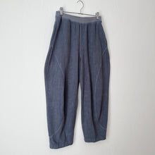 Load image into Gallery viewer, Kleen | Crop Pant in Slate
