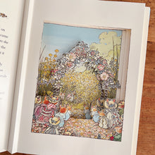 Load image into Gallery viewer, The Brambly Hedge Pop-Up Book
