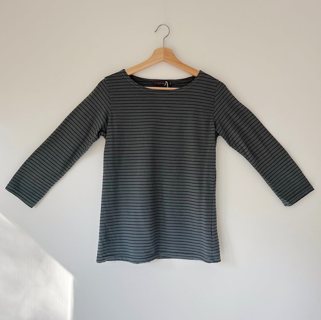 Cut Loose | 3/4 Sleeve Boatneck Tee Shirt in Thin Anthracite Stripe