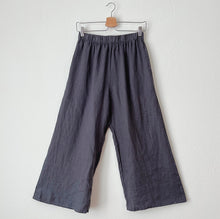 Load image into Gallery viewer, Cut Loose | Hanky Linen Full Crop Pant in Anthracite
