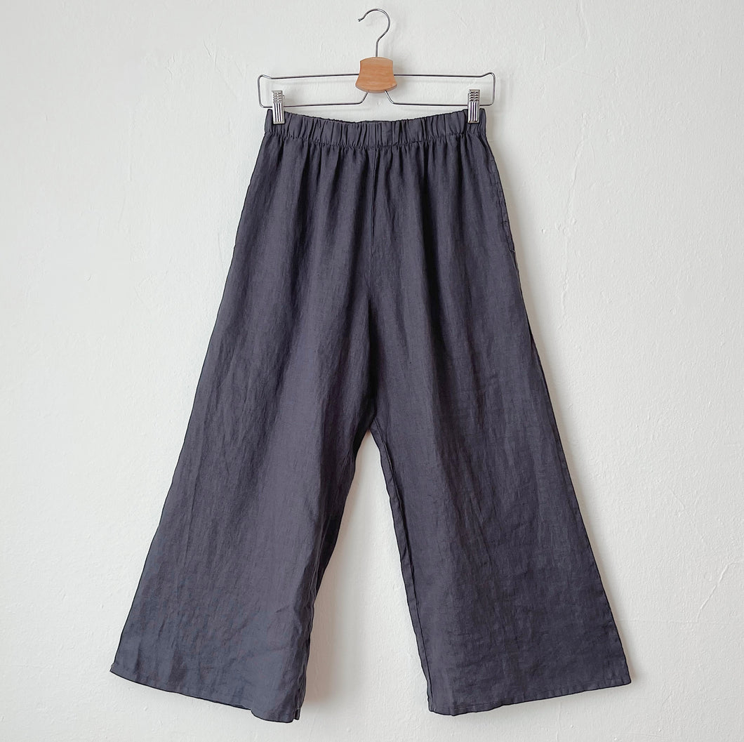 Cut Loose | Hanky Linen Full Crop Pant in Anthracite