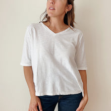 Load image into Gallery viewer, Cut Loose | V-Neck Elbow Sleeve Top in White
