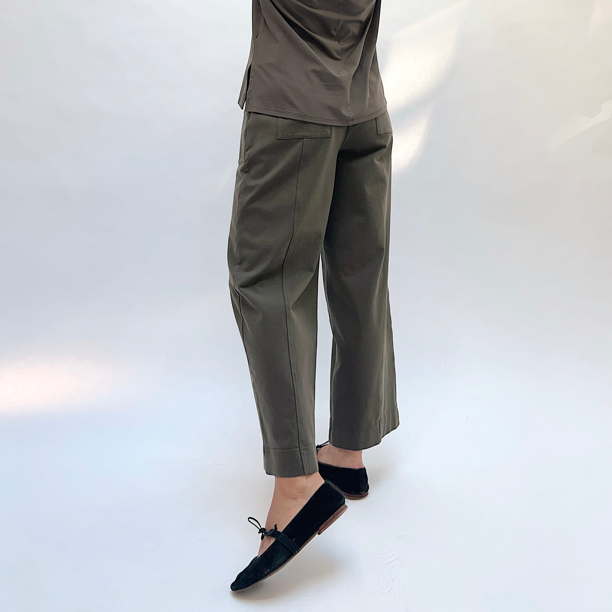 Habitat Stonewash Knit Pocket Flood Pant in Umber, side view showing the wide-leg silhouette and center seam detail
