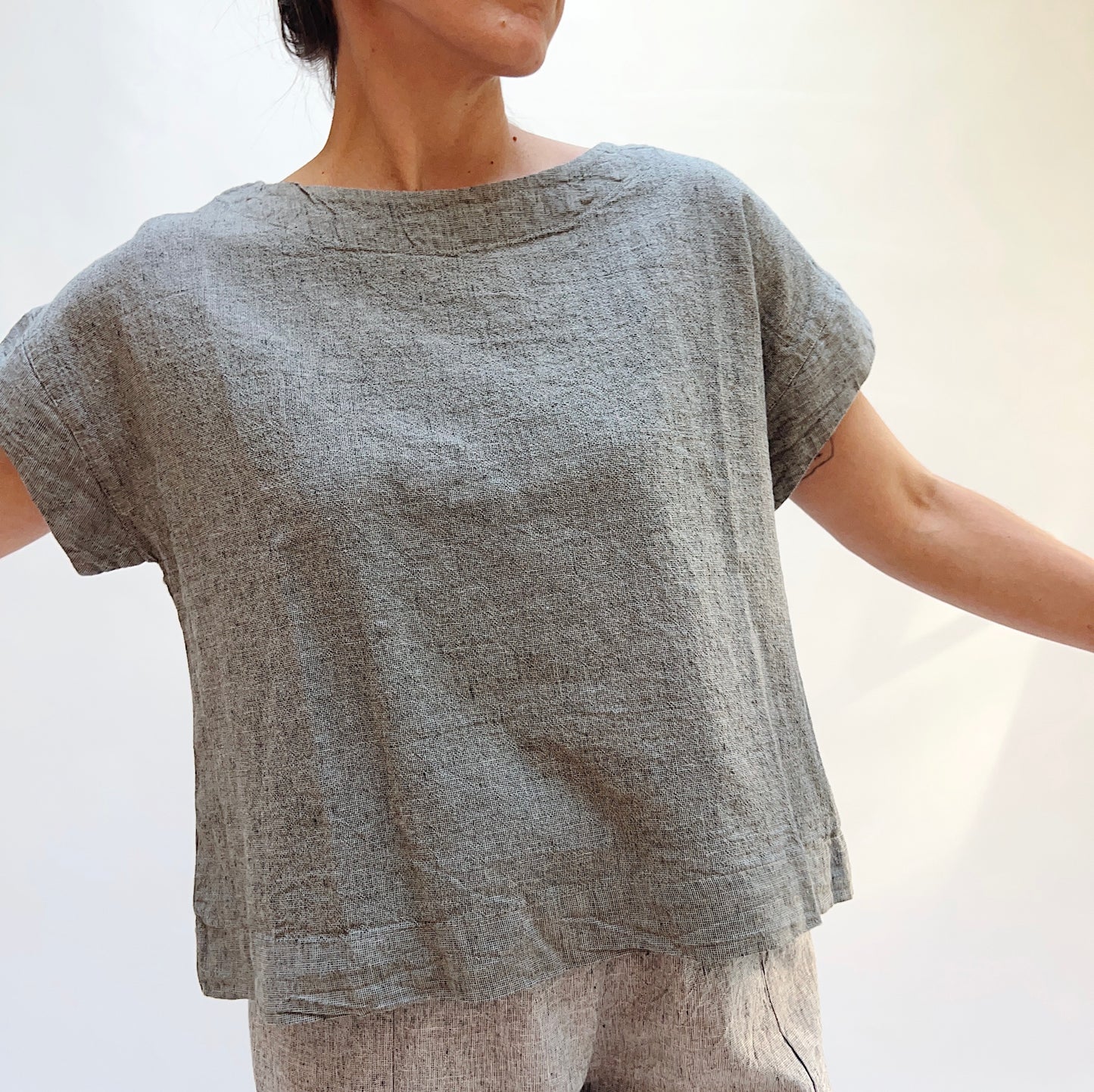 Short Sleeve Top in Overcast Crosshatch