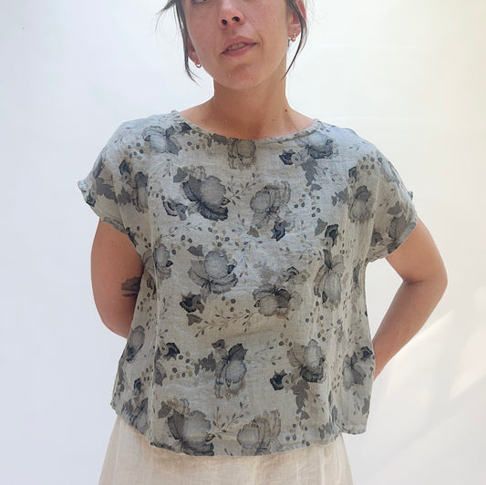 High Low Linen Tee in Overcast Leoni Floral Print